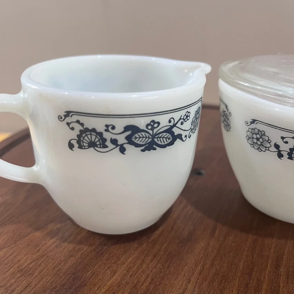 Vtg Pyrex Old Town Blue Onion Milk Glass Creamer and Sugar Bowl Set with Lid 70s